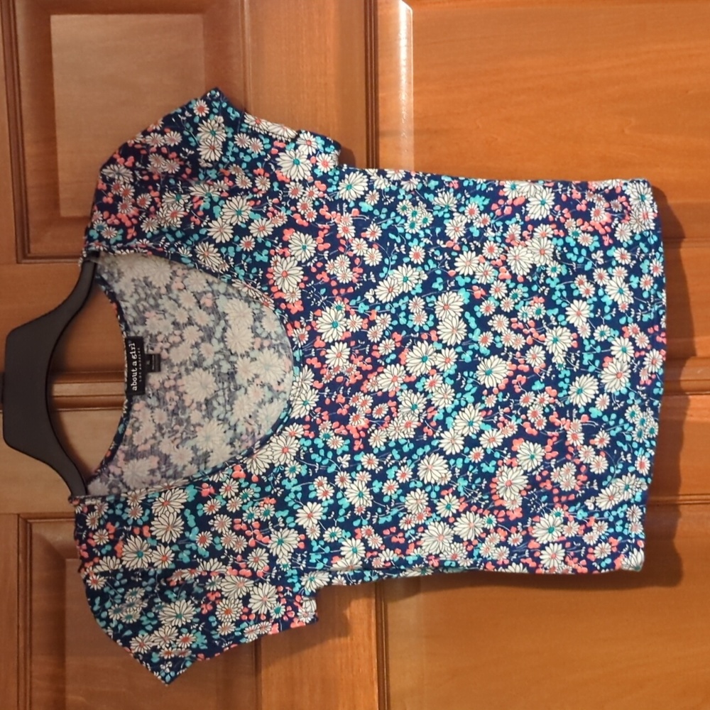 About a girl crop top